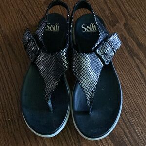 LIKE NEW - Sofft sandal.  - Size 8m
Silver black leather upper. White bottom.